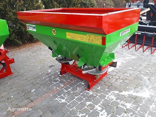 new STRUMYK mounted fertilizer spreader