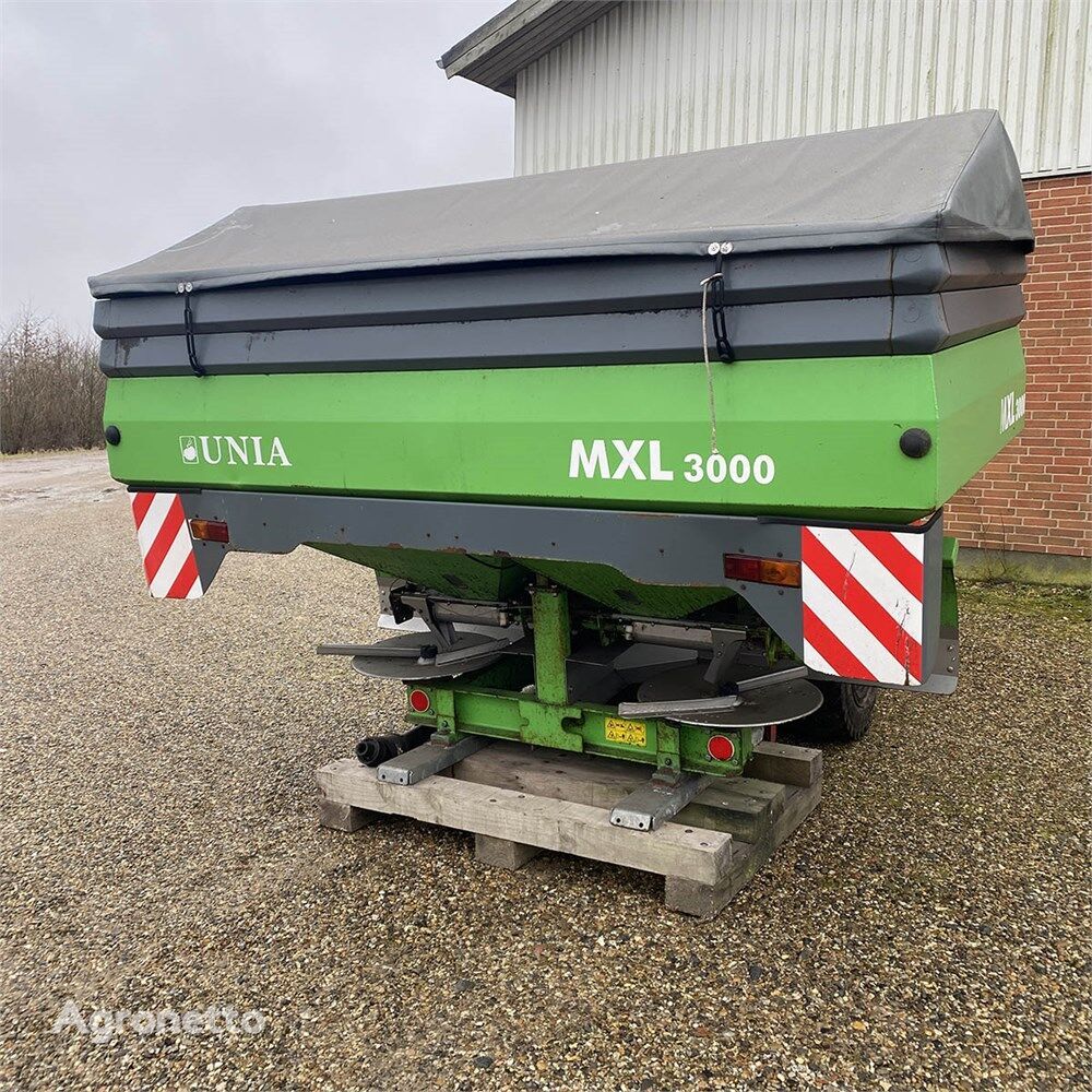 Unia MXL 3000 liquid manure spreader