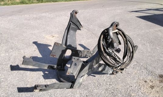 Manip front linkage for New Holland wheel tractor