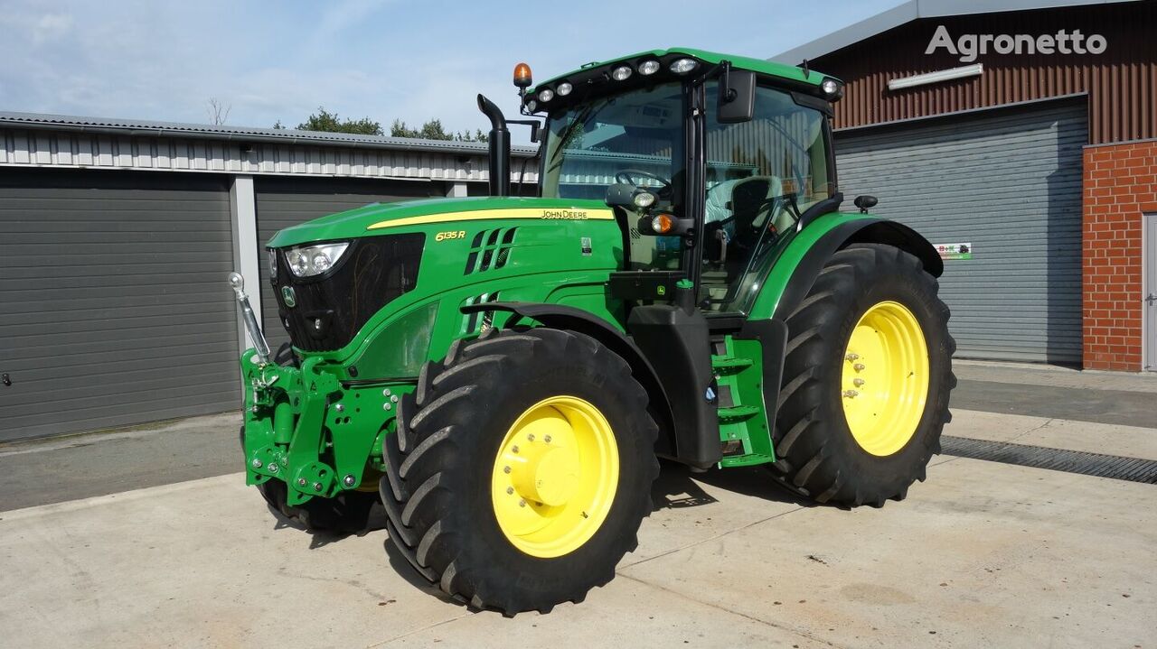 John Deere 6135 R wheel tractor