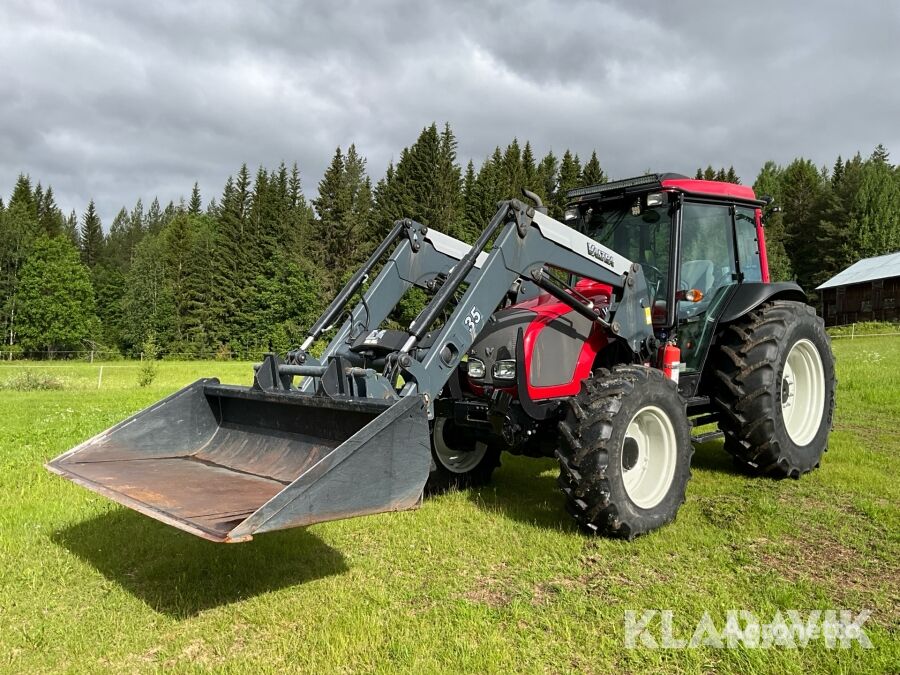 Valtra A82 wheel tractor